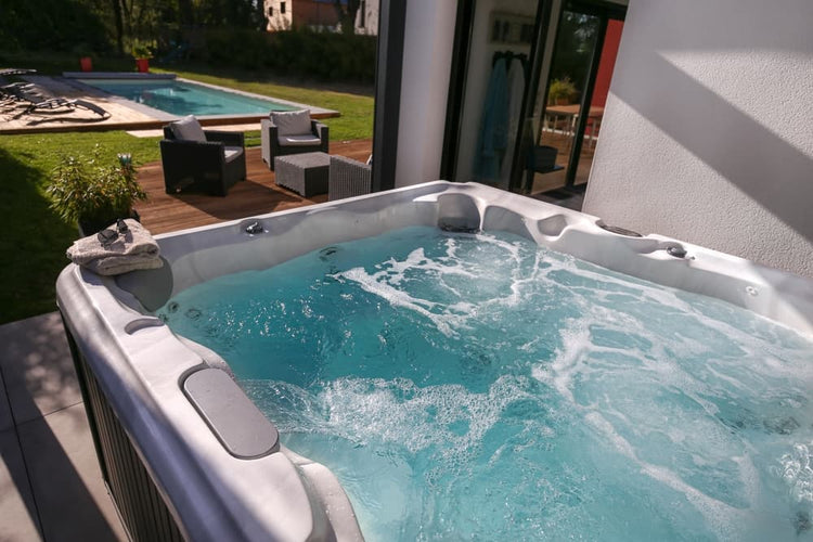 How to Move a Hot Tub Without Damaging It or Yourself